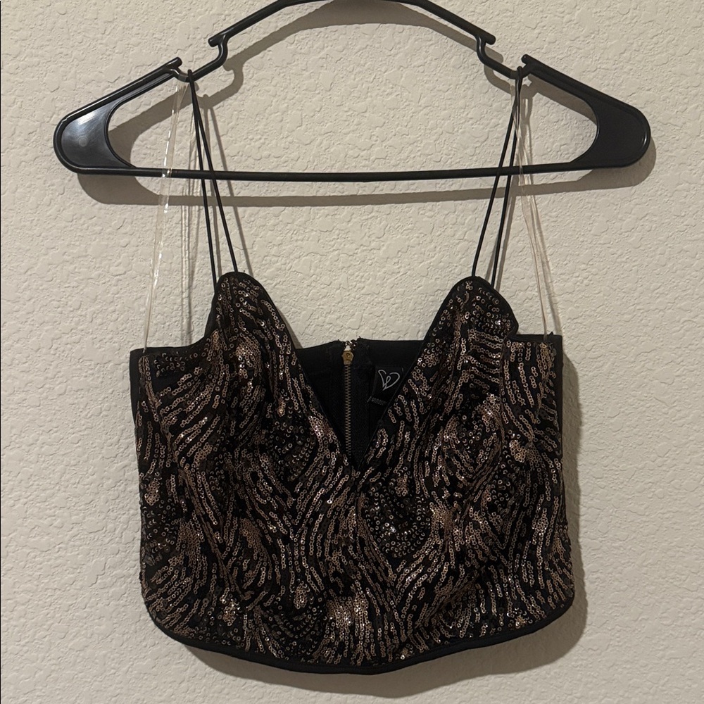 Chic Black and Gold Women's Crop Top